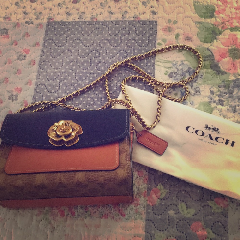 Coach authentic hand purse, chain straps